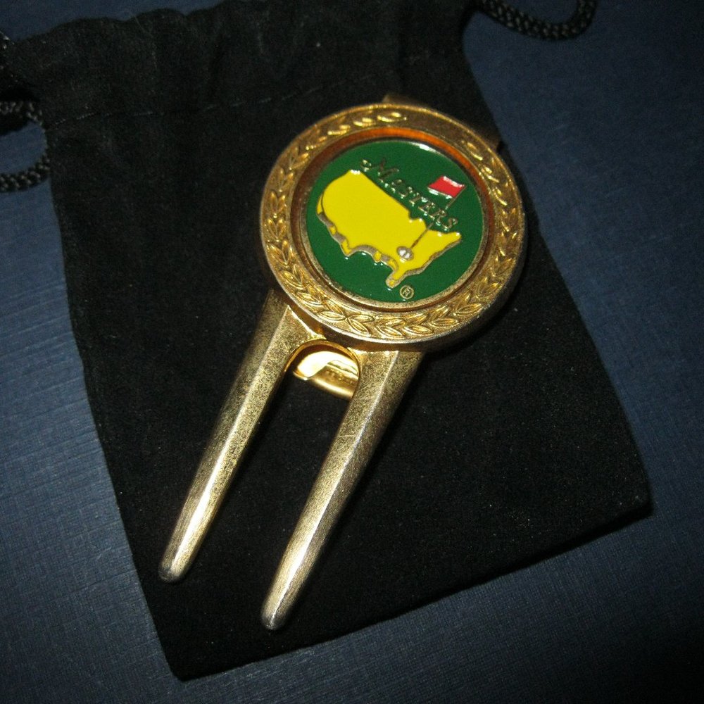 "MASTERS 3-IN-1 DIVOT TOOL" HIGHLY COLLECTIBLE & NEVER USED  CONDITION PERFECT!